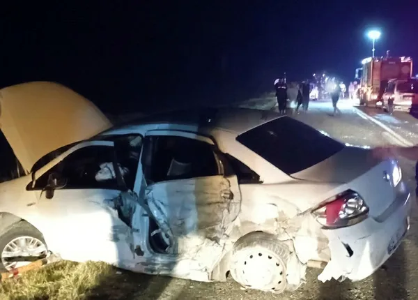 1665430172255.jpg Tekirdağ'da feci kaza! İki otomobil kafa kafaya çarpıştı! Ölü ve yaralılar var... - 2