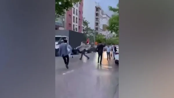 Eskişehir'de akılalmaz görüntüler! CHP ve HDP üyeleri, AK Parti il binasına giden kadına saldırdı - 3