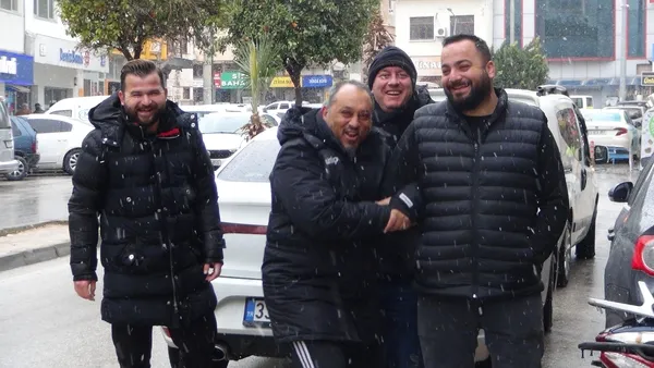 mersinde-7-yilin-ardindan-ilk-defa-kar-yagdi-vatandastan-davullu-zurnali-kutlama-1643107252596.jpg Mersin’de 7 yılın ardından ilk defa kar yağdı! Vatandaştan davullu zurnalı kutlama - 3