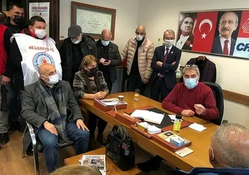 CHP'li belediyelerde bıçak kemiğe dayandı! İşçiler ilçe başkanlığını işgal etti: Kimse bizim sabrımızla oynamasın