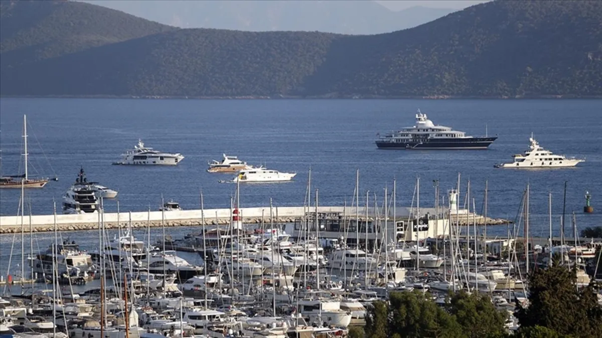 Bodrum koyları tekne durağına döndü