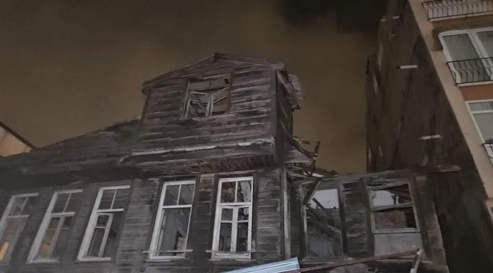 istanbulda-lodos-alarmi-beyoglundaki-binada-cokme-meydana-geldi-1744335031595.jpg Foto: İHA