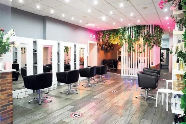 guzellik-salonlarina-tibbi-islem-cezasi-milyonluk-botoks-1664949537361.jpg Güzellik salonlarına tıbbi işlem cezası! - 1