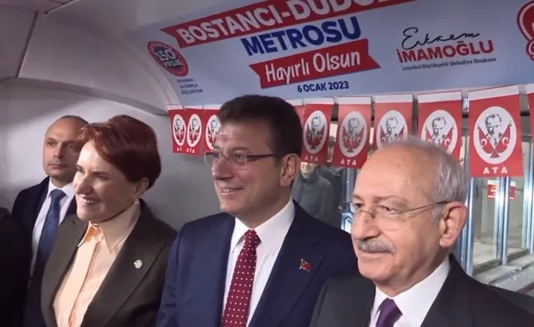 aksener-ile-kilicdaroglu-otomatik-kapili-metroya-sasirdi-cok-guzel-paristekiler-gibi-ha-1673018662678.jpg Akşener ile Kılıçdaroğlu otomatik kapılı metroya şaşırdı: Çok güzel Paris’tekiler gibi ha - 6