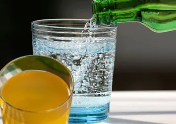 Osmanlı'da şifa niyetine içilirdi! Vücudu baştan aşağı yeniliyor! Maden suyuna 1 kaşık...