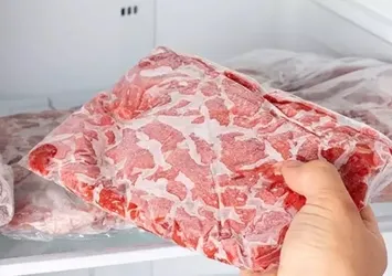 Çat kapı misafiriniz geldiyse endişelenmeyin! Donmuş kıymayı hızlıca çözdüren yöntem...