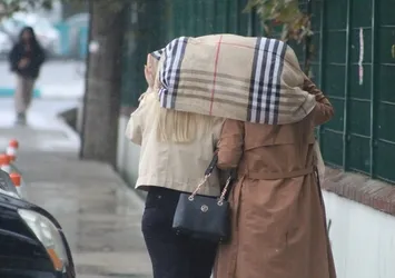 Meteoroloji o ili uyarmıştı! Yağışlara teslim oldu