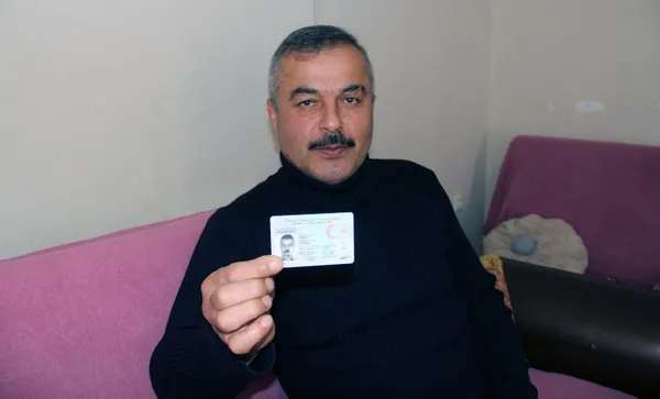 nufus-memurunun-hatasi-hayatini-karartti-38-yil-pembe-kimlikle-yasadi-girdigi-cezaevinde-sen-kadin-gorunuyorsu-1697710207814.jpg Nüfus memurunun hatası hayatını kararttı: 38 yıl pembe kimlikle yaşadı! Girdiği cezaevinde 'sen kadın görünüyorsun' denip yollandı - 2