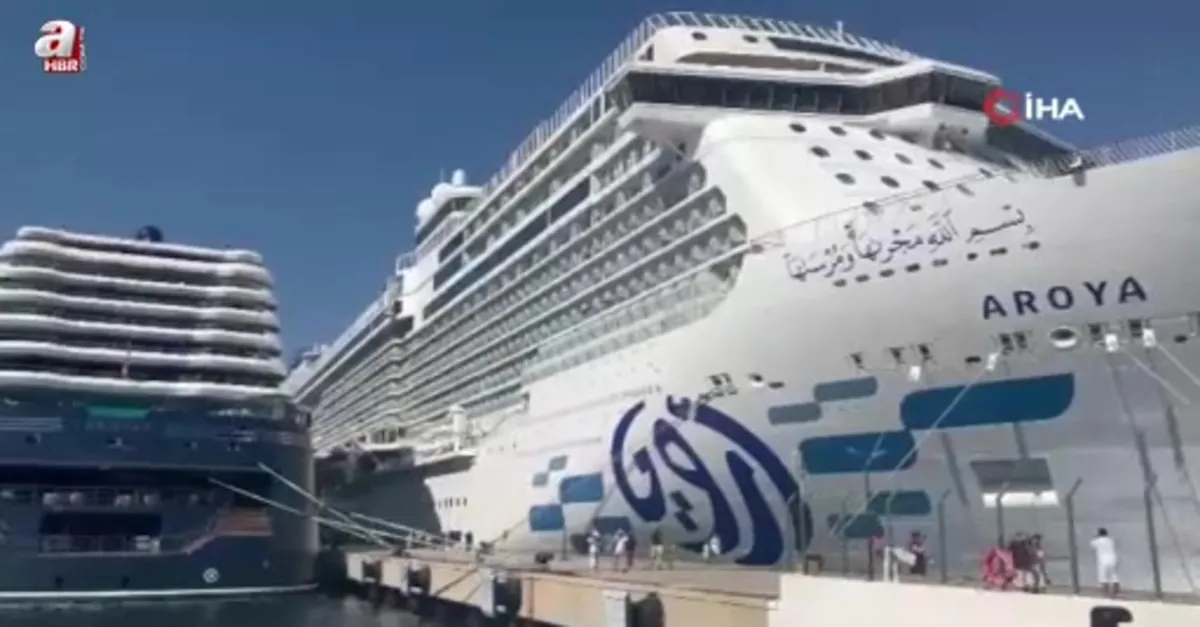 Bodrum’a 2 gemi birden geldİ