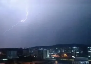 Gaziantep'te şimşekler geceyi aydınlattı!