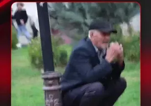 “ÖLÜRÜM TÜRKİYEM”DE GÖZYAŞLARINI TUTAMADI