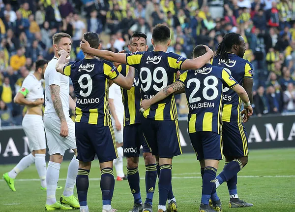 Fenerbahçe kendi evinde Akhisarspor’u geçmesini bildi