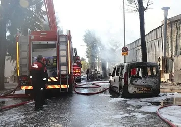 İzmir'de kimya fabrikasında yangın