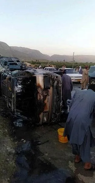 Pakistan’da bomba yüklü araçla saldırı - 1