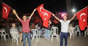 Yüz nakilli Acar ve Sert, demokrasi nöbetinde