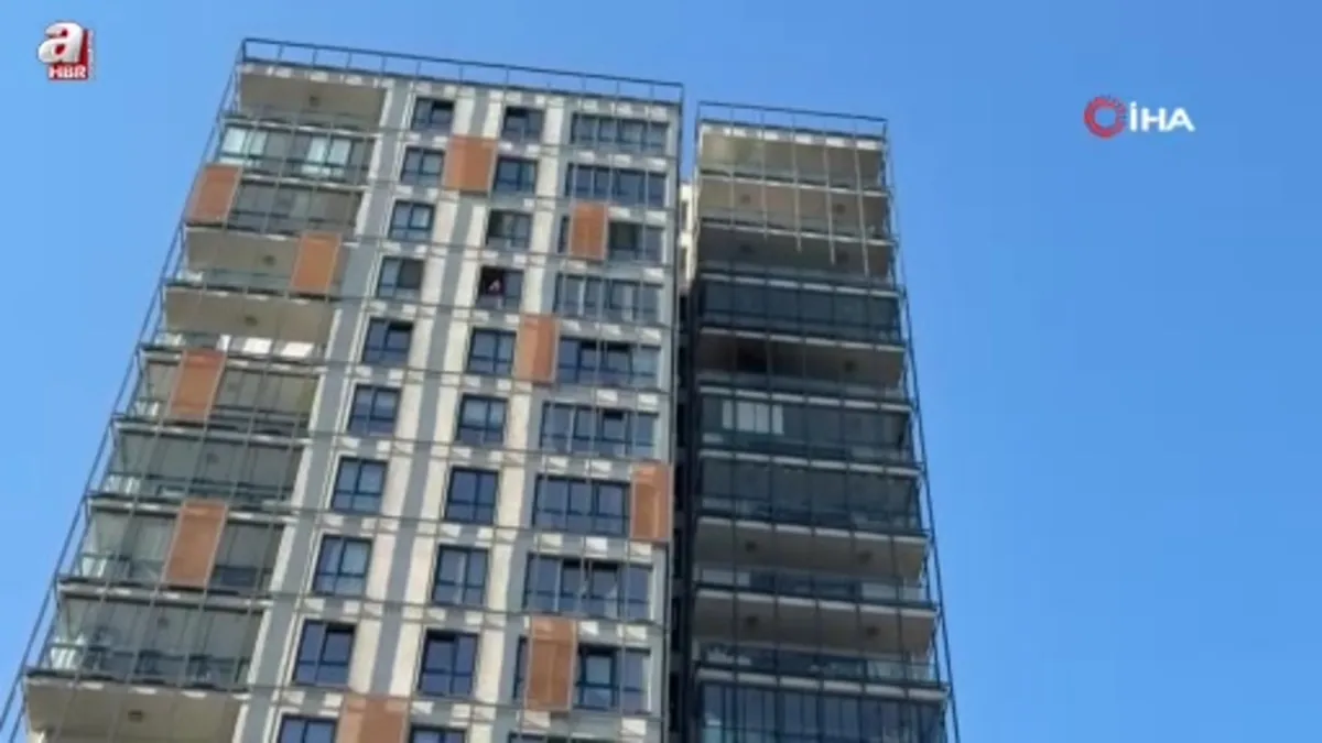 Başakşehir’de 27 katlı binada yangın paniği
