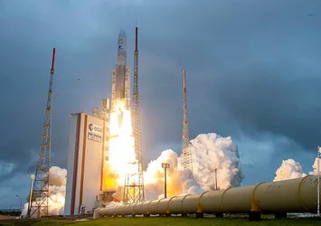 NASA dünyanın en büyük uzay teleskobu James Webb'i uzaya fırlattı