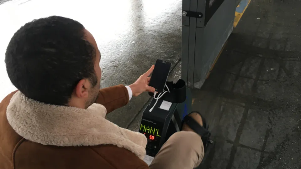 Payitaht Abdülhamid'in oyuncusu Ali Gamal metrobüs durağında böyle görüntülendi
