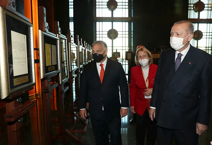 Macaristan Başbakanı Viktor Orban Türkiye'ye ait tarihi eserleri Başkan Erdoğan'a iade etti - 5