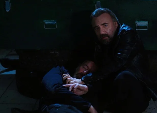 ben-bu-cihana-sigmazam-6-bolum-2-fragmani-izle-cezayire-tehlikeli-tuzak-yer-yerinden-oynayacak-1666601074534.jpg Ben Bu Cihana Sığmazam 6. bölüm 2. fragmanı izle: Cezayir'e tehlikeli tuzak! Yer yerinden oynayacak - 7