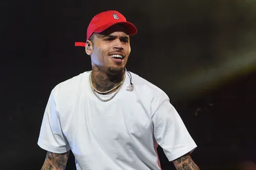 Son dakika!!! Chris Brown tutuklandı! Chris Brown kimdir? - 1