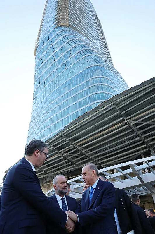 1662568405876.jpg Belgrad'daki işçilerden Başkan Erdoğan'a sevgi seli: Belgrad Kulesi'ndeki Türk vatandaşlarıyla bir araya geldi - 2