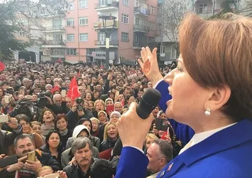 Meral Akşener'den tabut başında siyaset