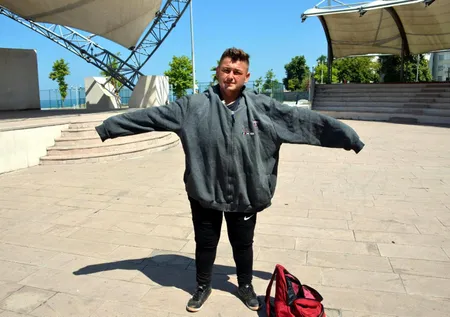 Ailesi istemedi arkadaşları hor gördü! Kilolu olduğu için sevdiği kızla evlenemeyince 6 ayda 212 kilo vedi