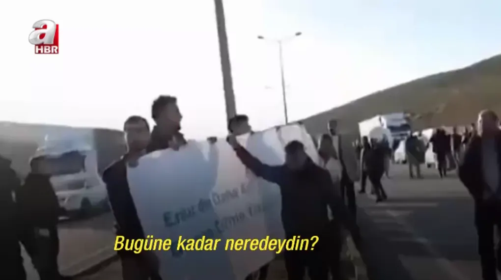 Depremzedeler Özel'i protesto etti