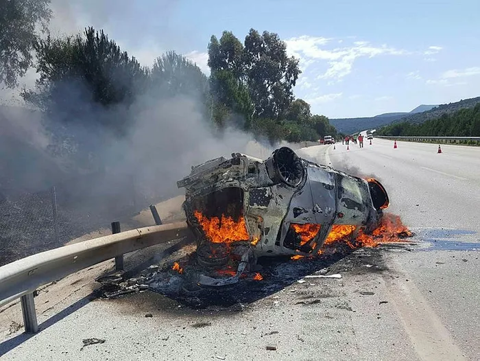 Son dakika: İzmir'de korkunç kaza! Yanan otomobilde can verdiler - 1