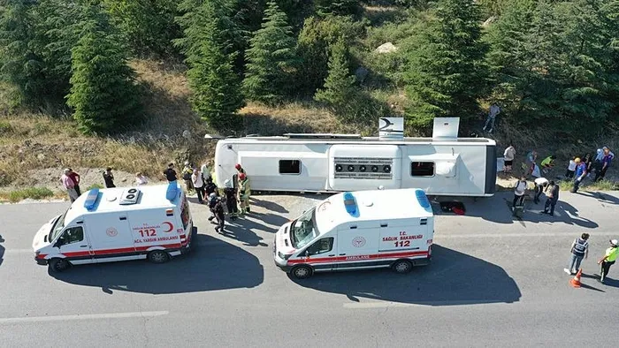 1719049119381.jpeg Kazadan sadece dakikalar önce... Kütahya'da yolcu otobüsü devrildi polisin uyarısı faciayı önledi | O polis memuru A Haber'de - 3