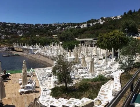 bodrumda-sezon-acildi-fiyatlar-yine-gundemde-plaj-ucreti-10-bin-euro-lahmacun-200-lira-1653228156954.jpg Bodrum’da sezon açıldı fiyatlar yine gündemde! Plaj ücreti 10 bin euro, lahmacun 200 lira - 4