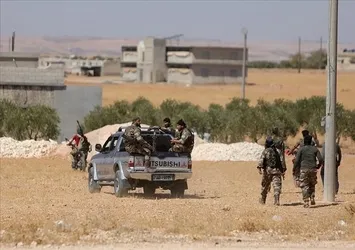 Deyrizor'da PKK/YPG kaçıyor! Arap aşiretleri ayaklandı terör örgütü köyleri teslim etmeye başladı