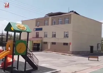 Van'da fırtına okulun çatısını uçurdu