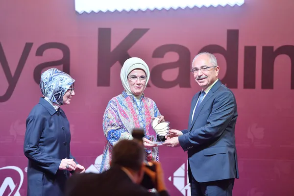 Emine Erdoğan: Kadın meselesi aynı zamanda bir erkek meselesidir - 1