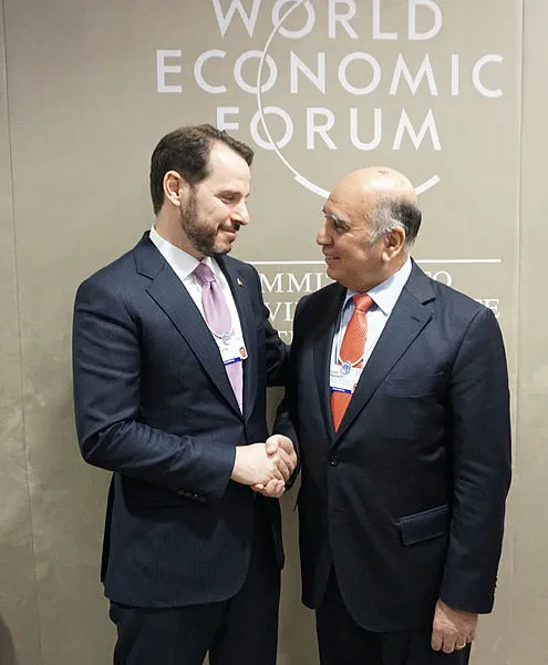 Bakan Berat Albayrak, Davos’ta Fuad Hüseyin ile görüştü