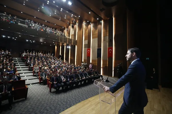Son dakika: Hazine ve Maliye Bakanı Berat Albayrak "Performans ve Başarı Ödülleri" mesajı - 1