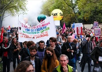 Avrupa'da işçi grevleri büyüyor! Gıda ve enerji fiyatlarındaki artış yüzbinleri sokağa döktü