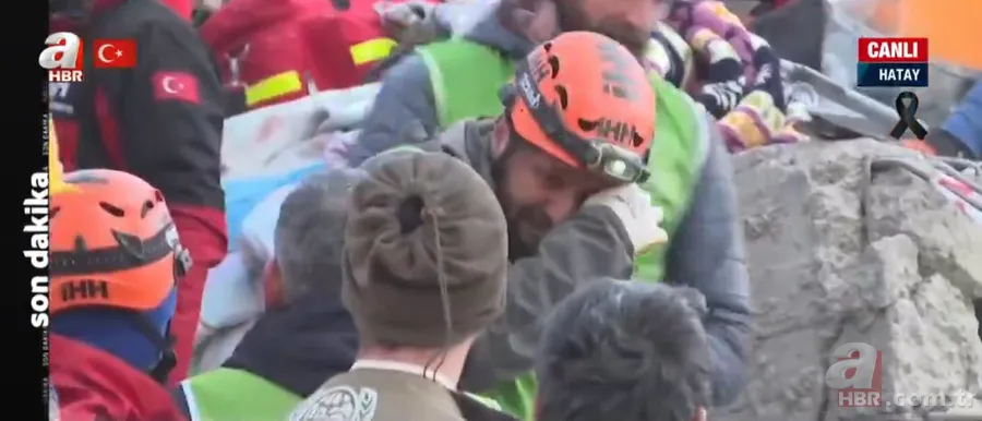 Depremin 5. gününde peş peşe MUCİZE kurtuluşlar! Gözyaşları sel oldu… A Haber o anlara tanıklık etti | Adıyaman'da 8 aylık bebek ve ailesi çıkarıldı 25