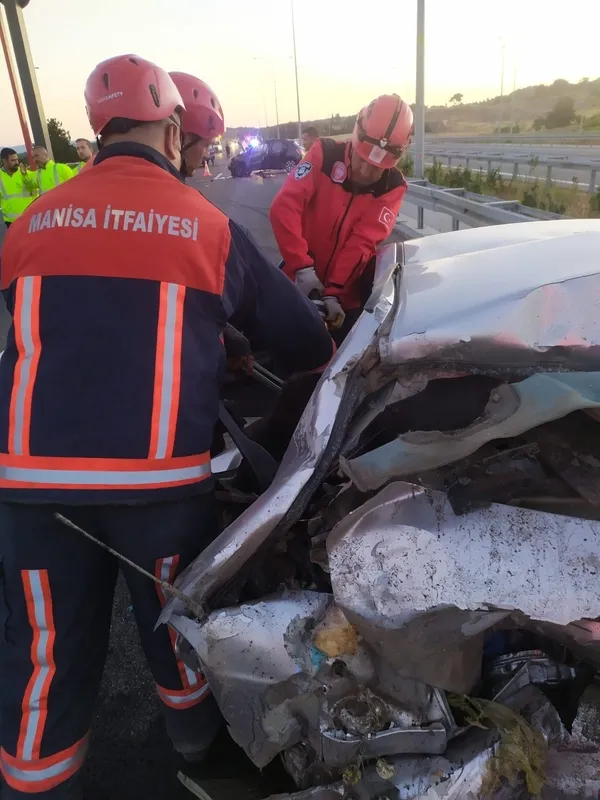 balikesirde-korkunc-kaza-5-kisi-oldu-2-kisi-yaralandi-1656918579002.jpg Balıkesir'de korkunç kaza! 5 kişi öldü, 2 kişi yaralandı - 1