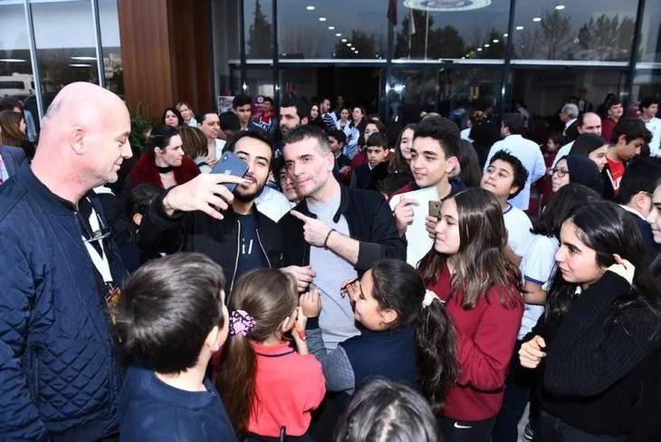 Ahmet Kural ve Murat Cemcir’den öğrencilere karne sürprizi