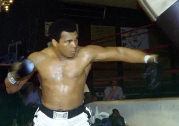 Muhammed Ali'nin ölümü spor dünyasını yasa boğdu