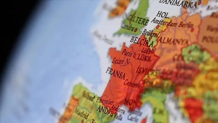 İngiltere Fransa'nın Londra Büyükelçisini bakanlığa çağırdı - 3
