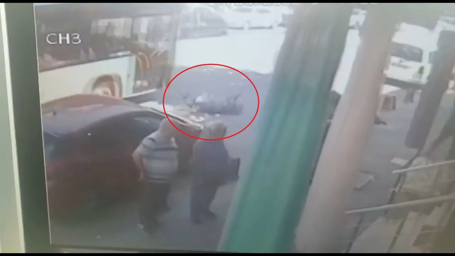 Bağcılar'da İETT otobüsünün kadına çarptı! Hayati tehlikesi var!