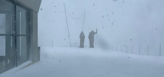 Antalya'da Tahtalı Dağı zirvesine kar yağdı