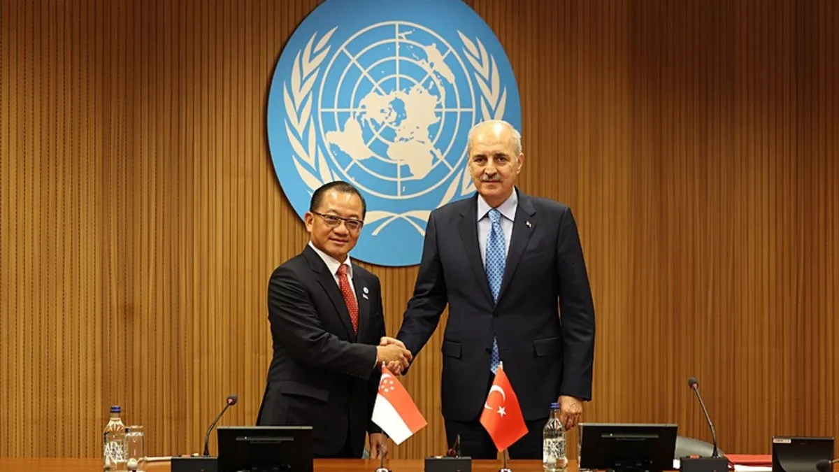 TBMM Başkanı Kurtulmuş'tan diplomasi trafiği! Singapur Parlamentosu Başkanı Peng ile görüştü