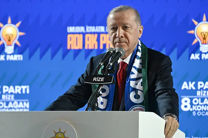 baskan-erdogandan-terorsuz-turkiye-vurgusu-attigimiz-adimlar-milletin-hayrina-olacak-1736078701897.jpg Başkan Erdoğan, partisinin Rize 8. Olağan İl Kongresi'nde konuştu (AA)