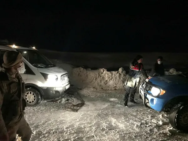 Yolda kalan vatandaşın yardımına jandarma koştu - 1