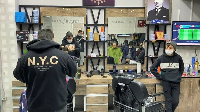 İstanbul’da baskın yapılan çiğ köfteci berber çıktı - 2