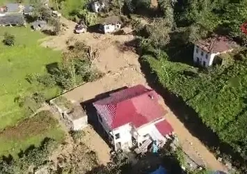 Rize’de heyelan sebebiyle 3 ev boşaltıldı